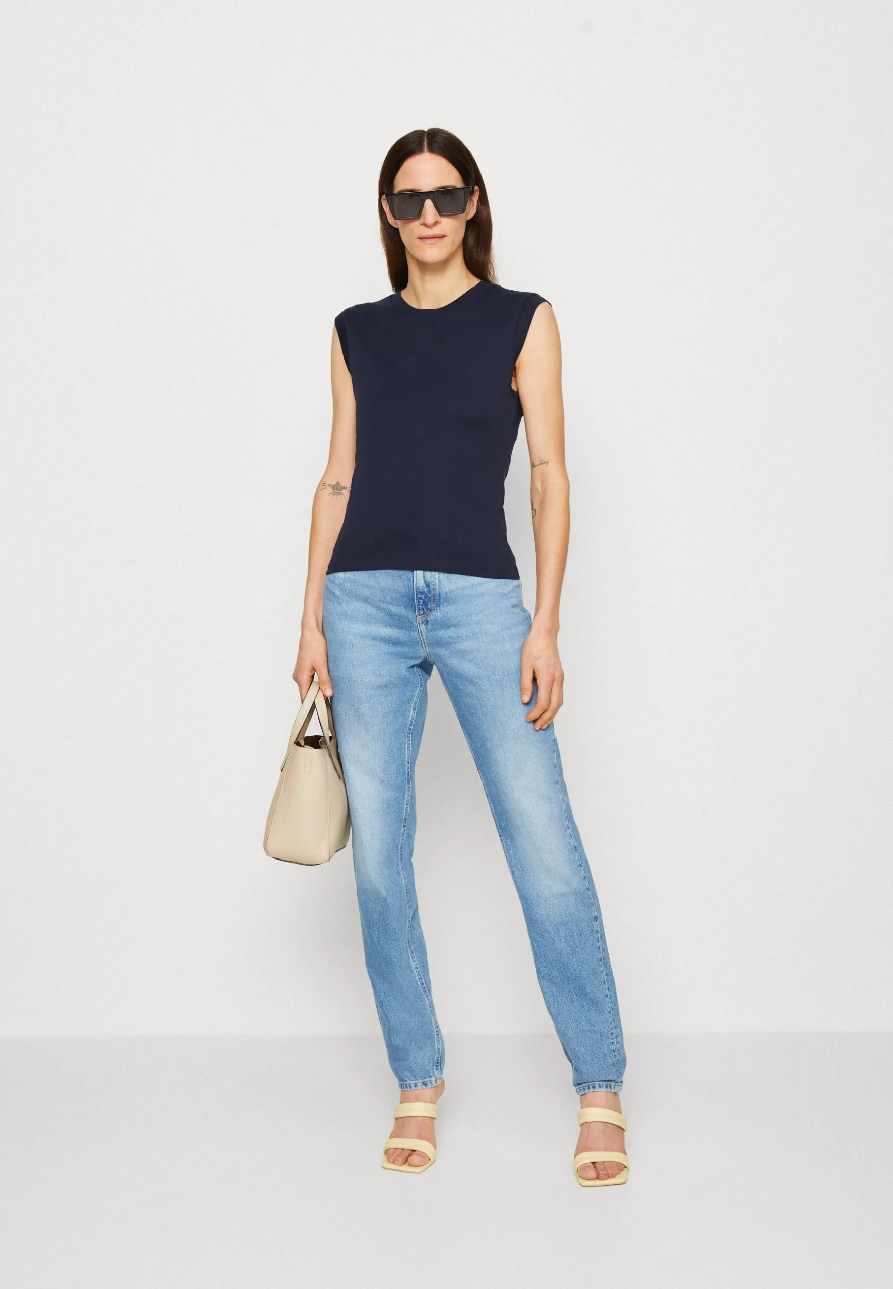 ESPRIT New Shape- T-Shirts - Navy 4 ESPRIT New Shape- T-Shirts - Navy - Bilde 2