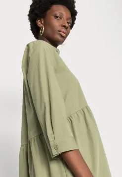 ESPRIT Dresses Light - Kjole - Light Khaki 11 ESPRIT Dresses Light - Kjole - Light Khaki -ESPRIT Butikk ed32ab2e0eed41198a068d457de40a51