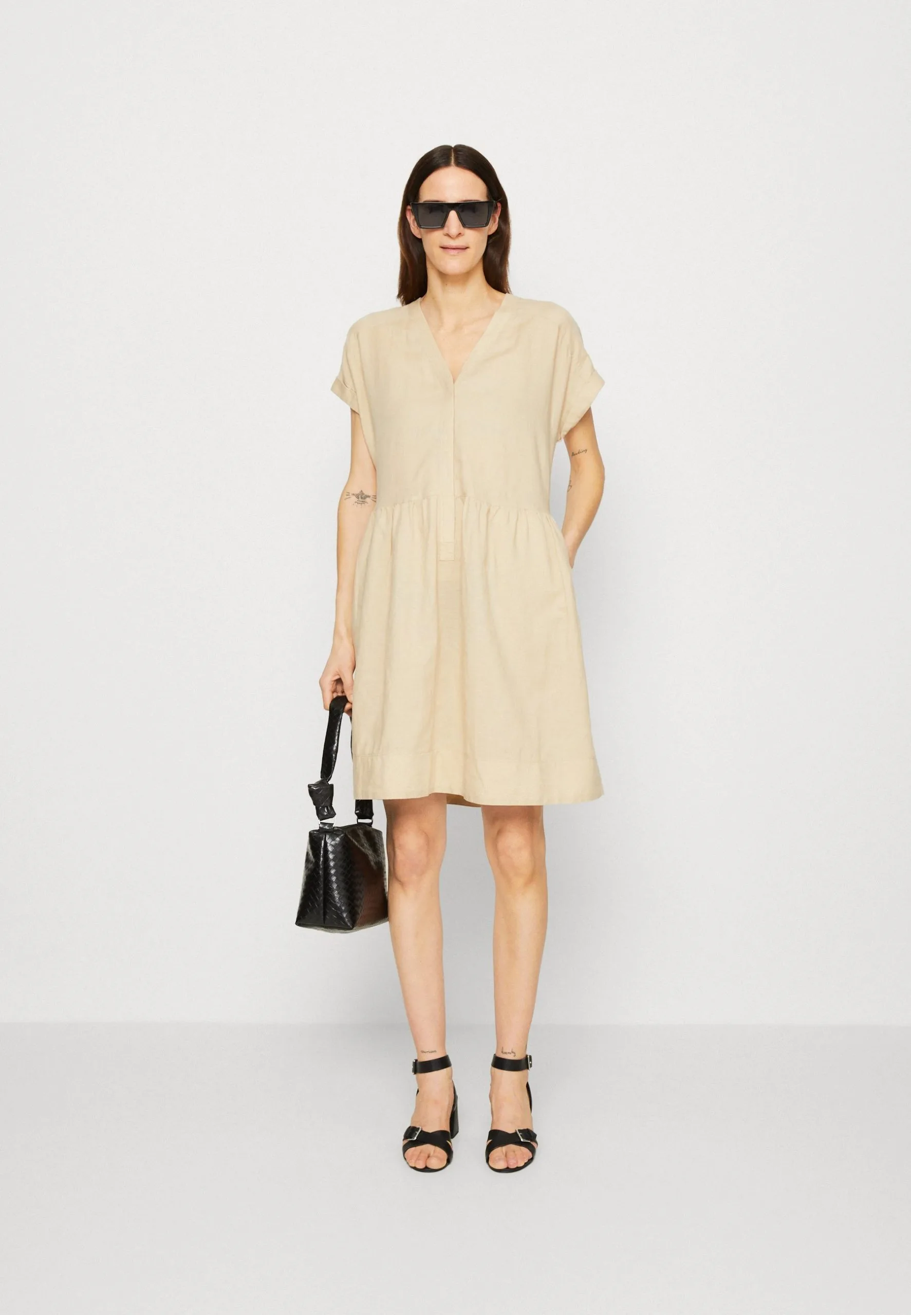 ESPRIT Dress - Kjole - Sand 4 ESPRIT Dress - Kjole - Sand - Bilde 2