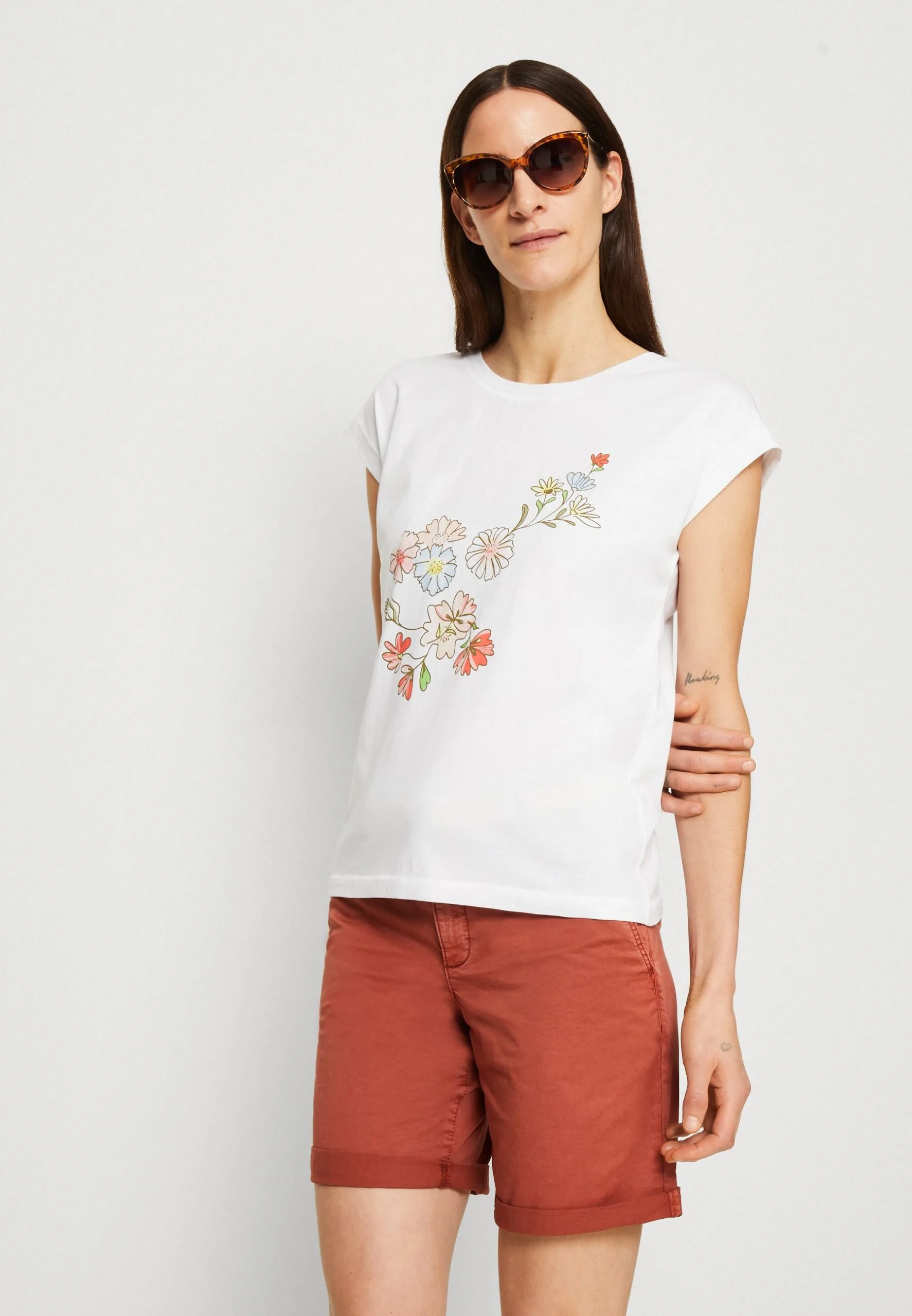 ESPRIT Stitch Detail - T-Shirts Med Print - White 6 ESPRIT Stitch Detail - T-Shirts Med Print - White - Bilde 4