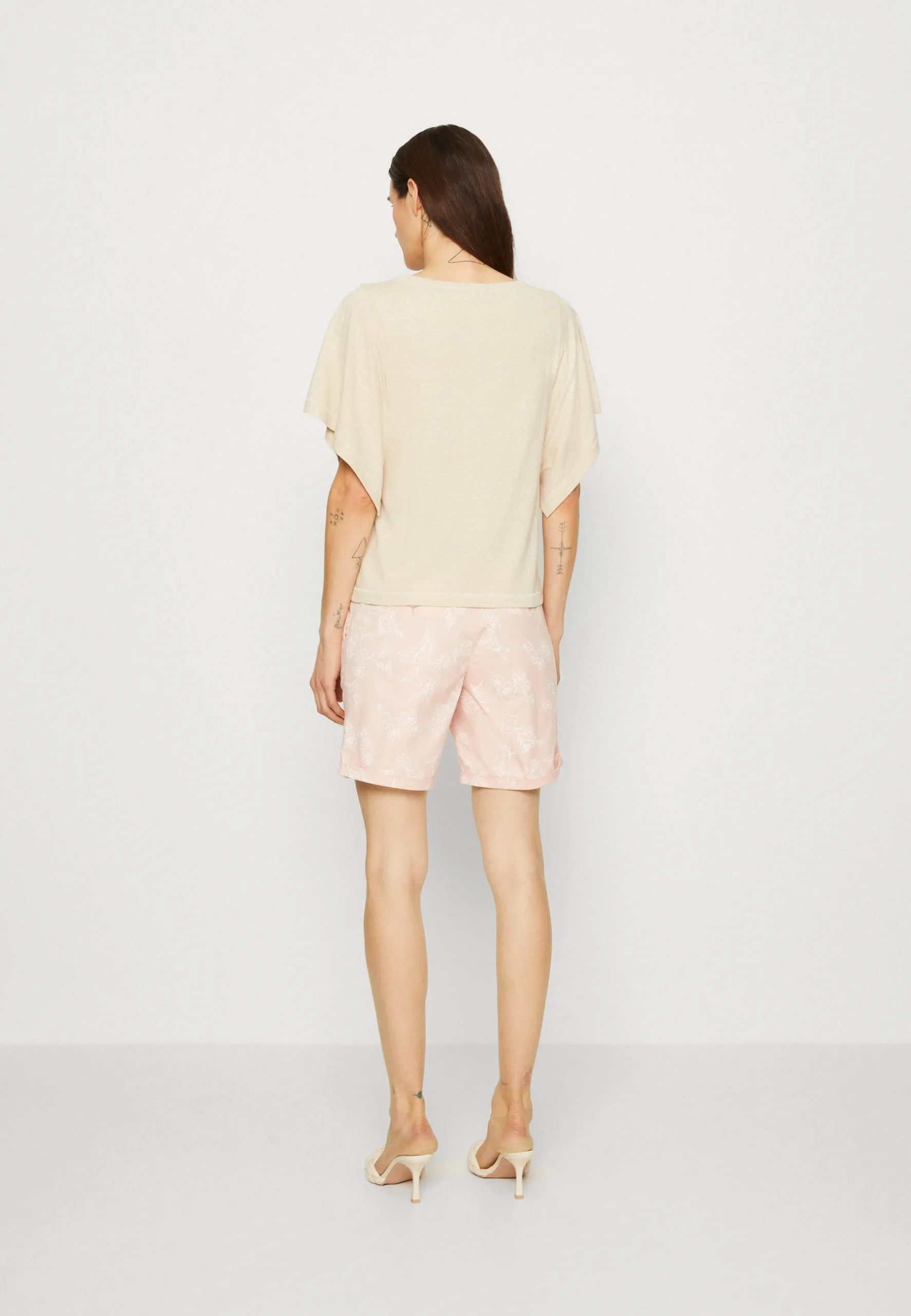 ESPRIT Stitch - T-Shirts - Sand 5 ESPRIT Stitch - T-Shirts - Sand - Bilde 3