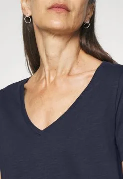 Edc By Esprit Slub V-Neck - T-Shirts - Navy 11 Edc By Esprit Slub V-Neck - T-Shirts - Navy -ESPRIT Butikk f5a321323b474d1d987b1f481f4642e4