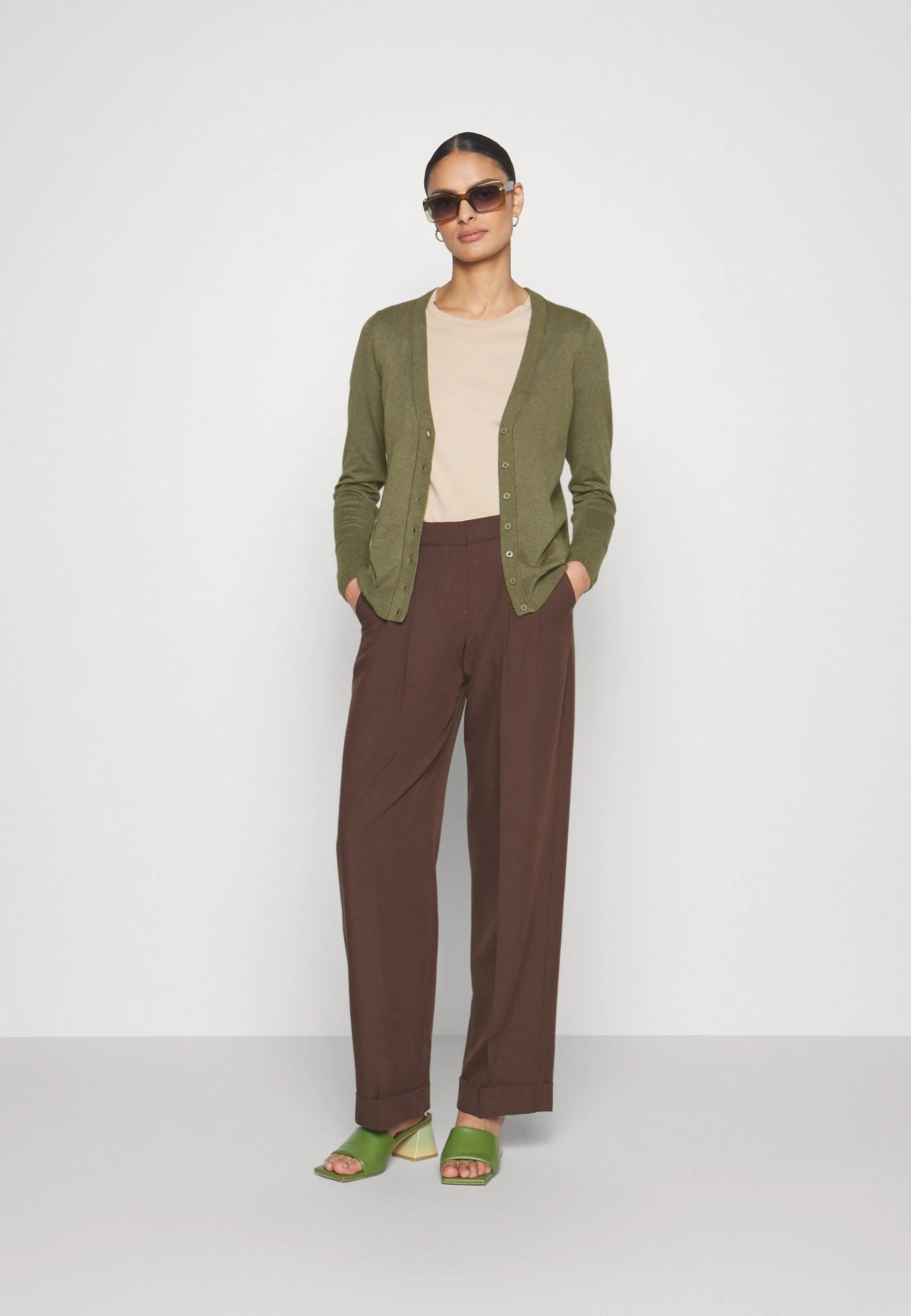 ESPRIT Button Cardigan - Cardigan - Khaki Green 4 ESPRIT Button Cardigan - Cardigan - Khaki Green - Bilde 2
