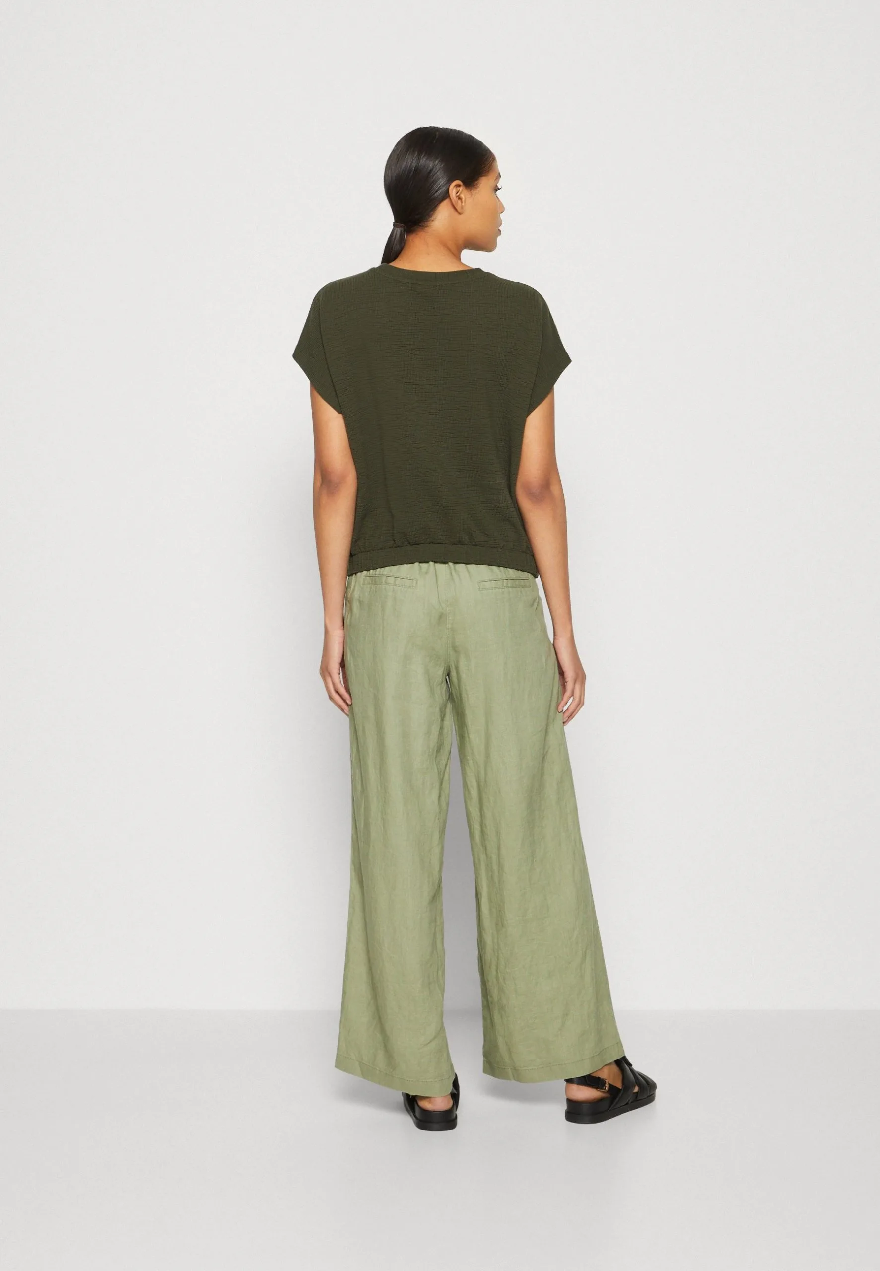 Edc By Esprit Struc Set - T-Shirts - Dark Khaki 5 Edc By Esprit Struc Set - T-Shirts - Dark Khaki - Bilde 3