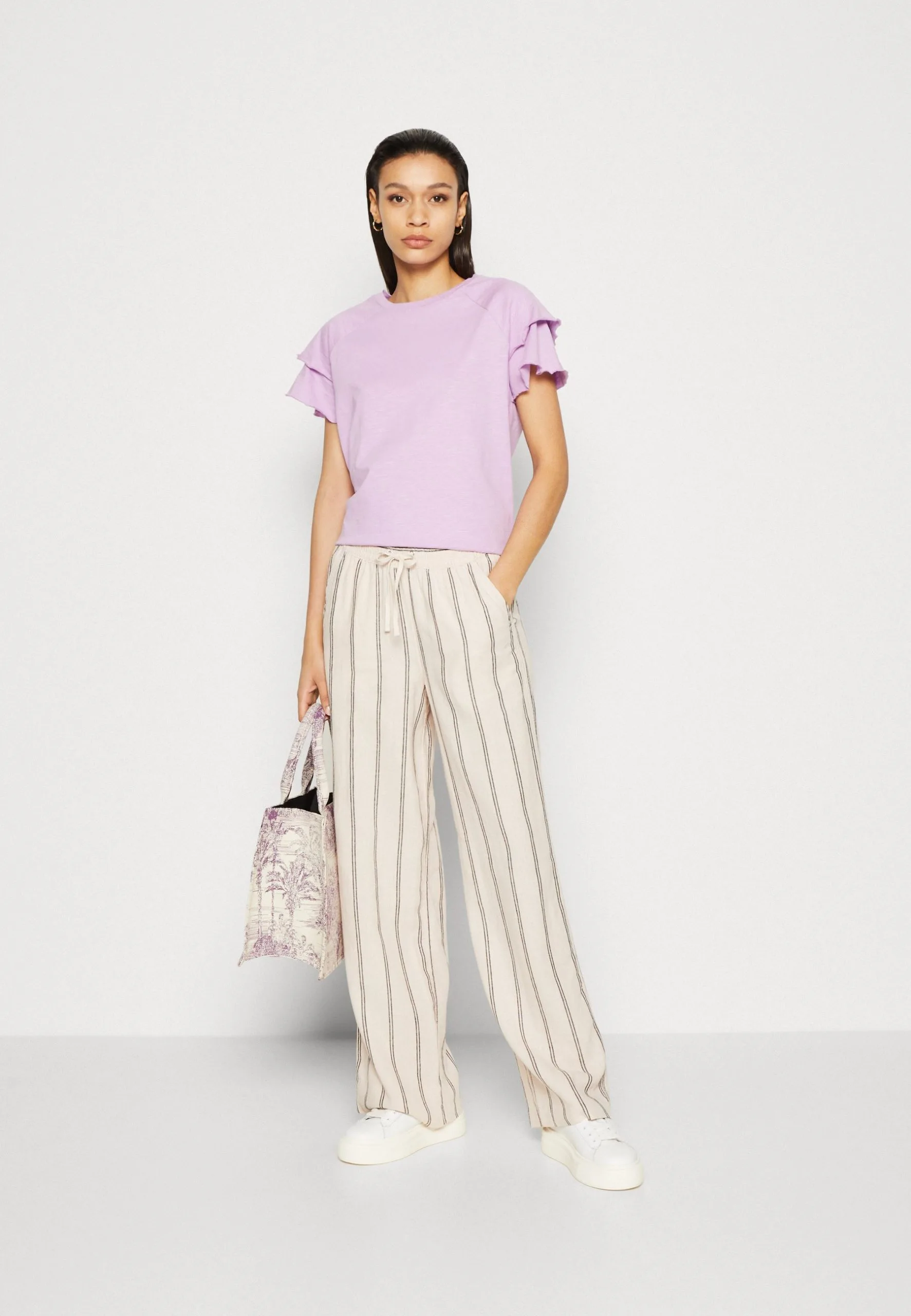 Edc By Esprit Volant - T-Shirts Med Print - Violet 4 Edc By Esprit Volant - T-Shirts Med Print - Violet - Bilde 2