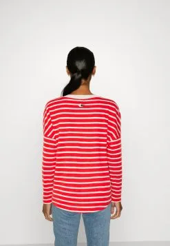 ESPRIT Topper Langermet - Red 9 ESPRIT Topper Langermet - Red -ESPRIT Butikk fdcb8a1cafe3426fb46f5b3b311d2618