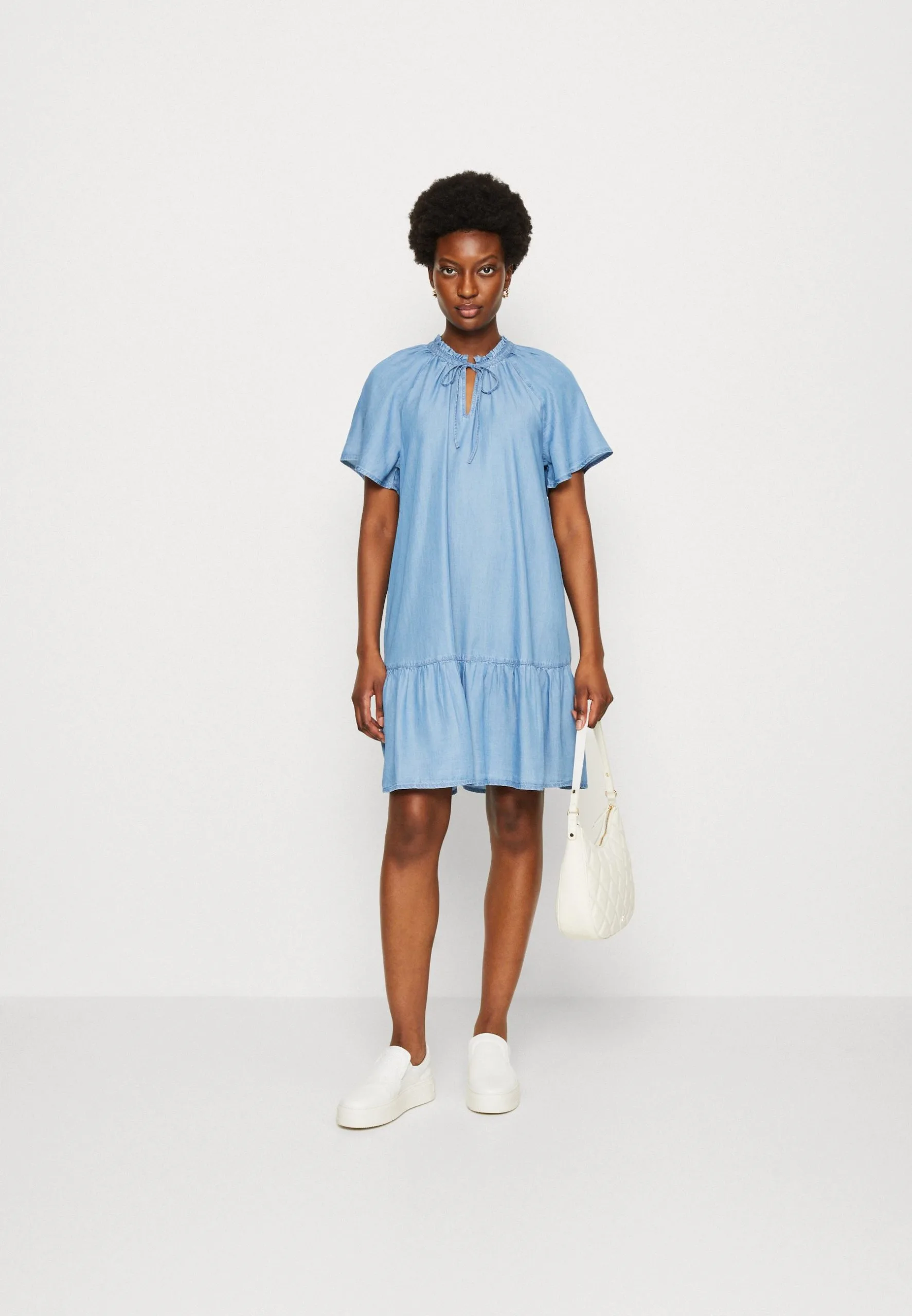 Edc By Esprit Dress - Dongerikjole - Blue Medium Wash 4 Edc By Esprit Dress - Dongerikjole - Blue Medium Wash - Bilde 2