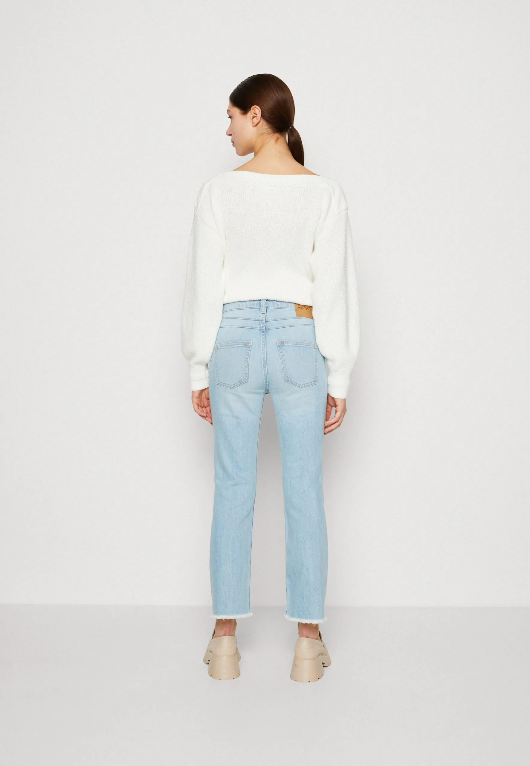 ESPRIT Kick- Flared Jeans - Blue Light Wash 5 ESPRIT Kick- Flared Jeans - Blue Light Wash - Bilde 3