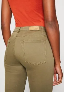 Edc By Esprit Capri - Jeansshorts - Khaki Green -ESPRIT Butikk 17f658a2b8d941398ebd33dcc363af46