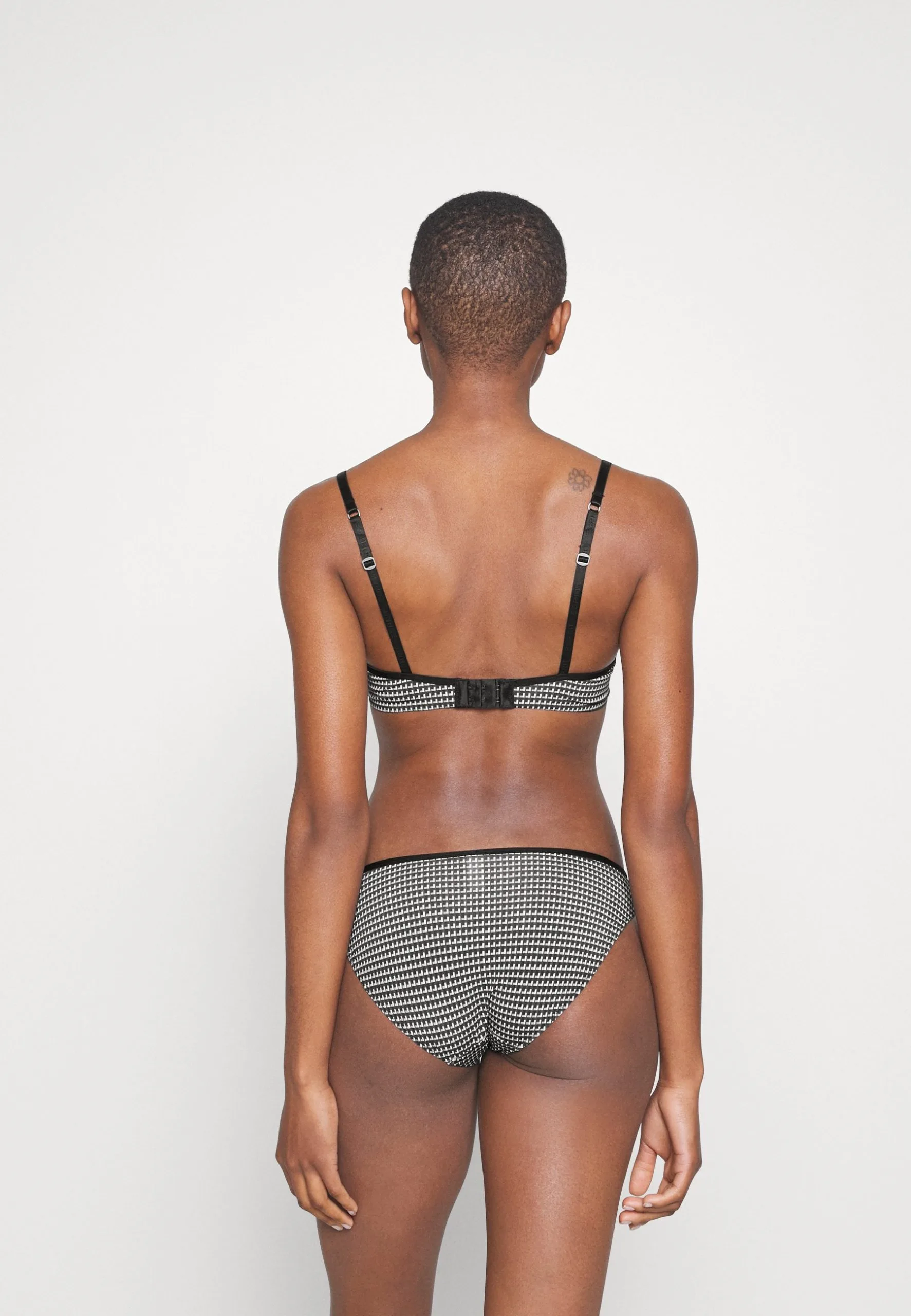 ESPRIT Minimal Print Par The Soft Fit Wireless Padded Aop - Triangel-Bh - Black 5 ESPRIT Minimal Print Par The Soft Fit Wireless Padded Aop - Triangel-Bh - Black - Bilde 3