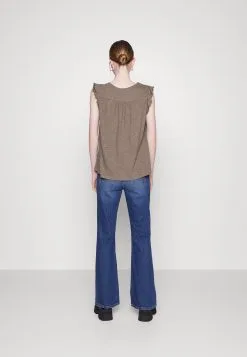 ESPRIT High Rise - Jeans Bootcut - Blue Medium Wash 9 ESPRIT High Rise - Jeans Bootcut - Blue Medium Wash -ESPRIT Butikk 5cfbeed2f07e42bdae76db28187fd216