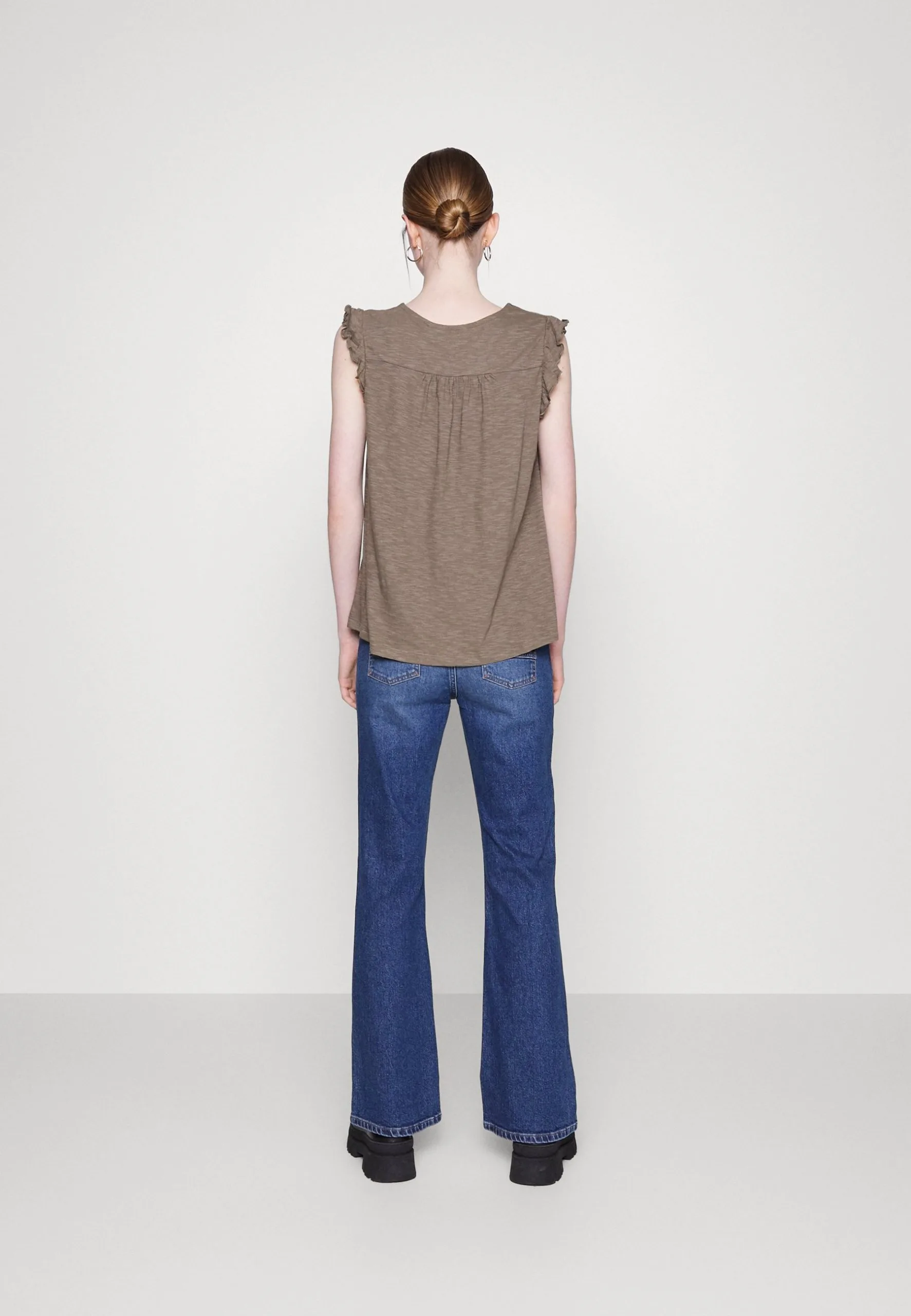 ESPRIT High Rise - Jeans Bootcut - Blue Medium Wash 5 ESPRIT High Rise - Jeans Bootcut - Blue Medium Wash - Bilde 3