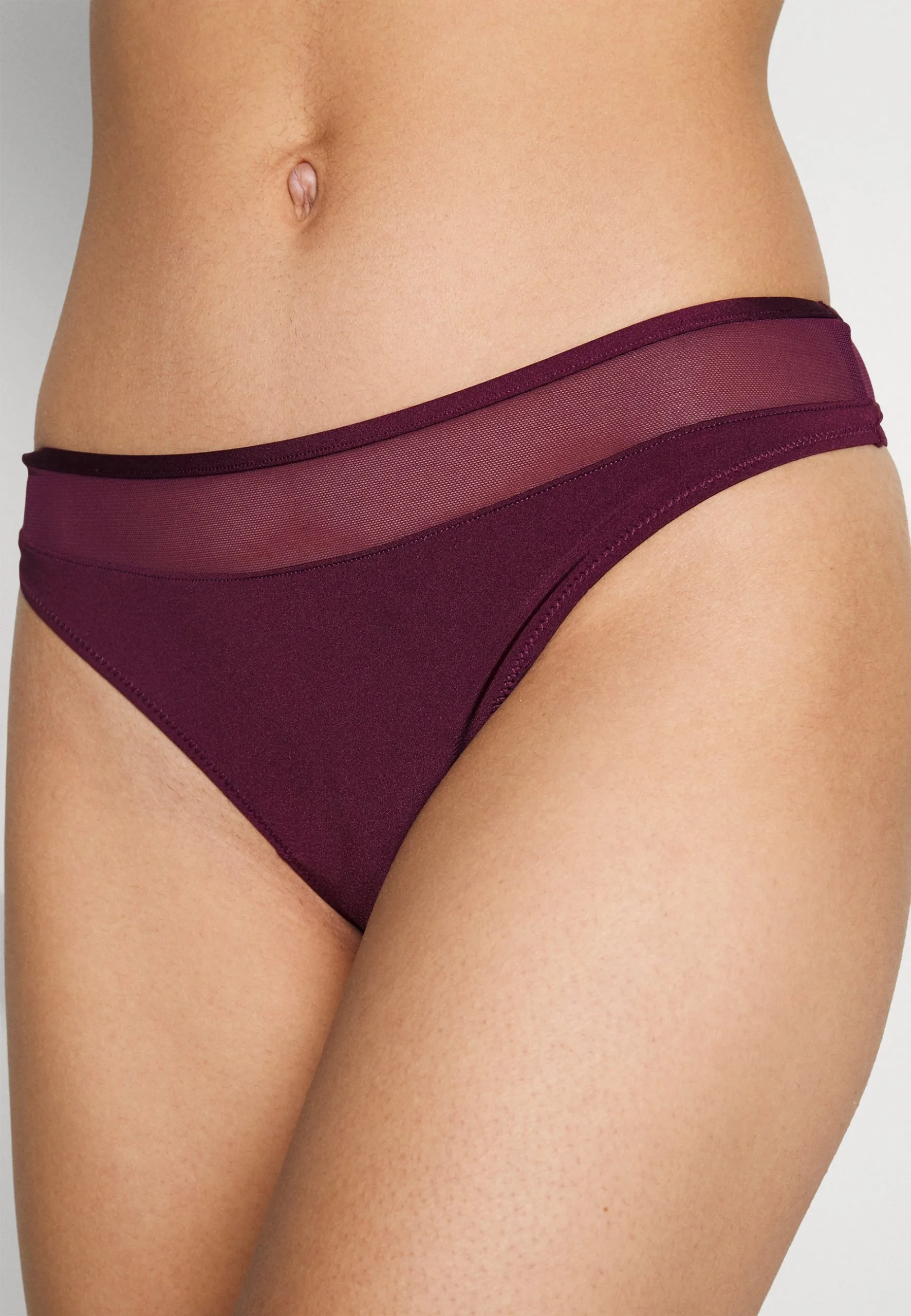 ESPRIT Shiny Micro - String - Bordeaux Red 7 ESPRIT Shiny Micro - String - Bordeaux Red - Bilde 5