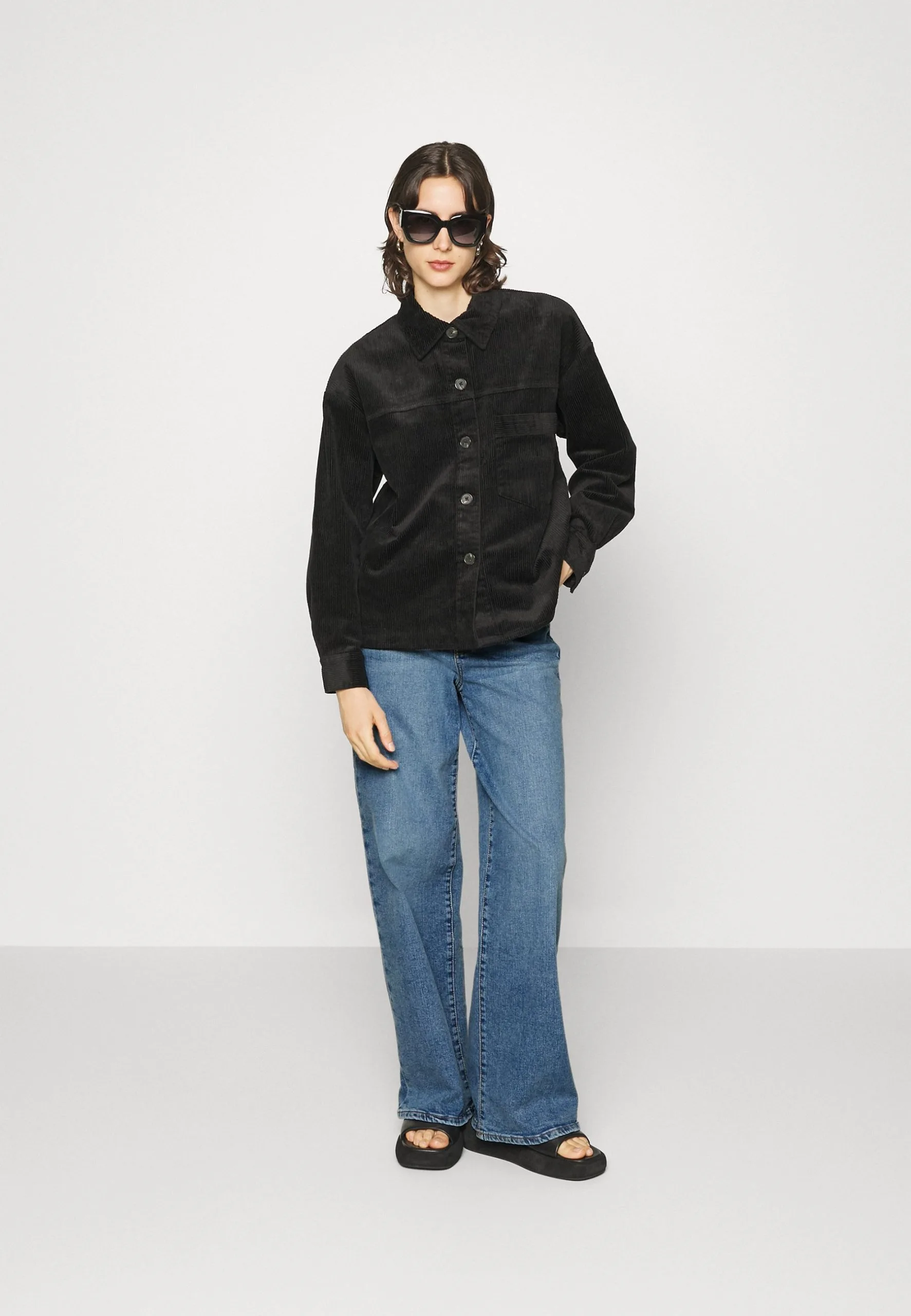 Edc By Esprit Wide Leg High Rise - Flared Jeans - Blue Medium Wash 4 Edc By Esprit Wide Leg High Rise - Flared Jeans - Blue Medium Wash - Bilde 2