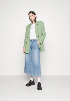 ESPRIT Clt Mr Culotte - Flared Jeans - Blue Light Wash 13 ESPRIT Clt Mr Culotte - Flared Jeans - Blue Light Wash -ESPRIT Butikk 7b4fc39dc8e045f8ae30347b016fd263