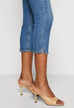 ESPRIT Capri - Jeansshorts - Blue Medium Wash 11 ESPRIT Capri - Jeansshorts - Blue Medium Wash -ESPRIT Butikk 7ea364e3813a4eb5a257eea1a57c2cfb