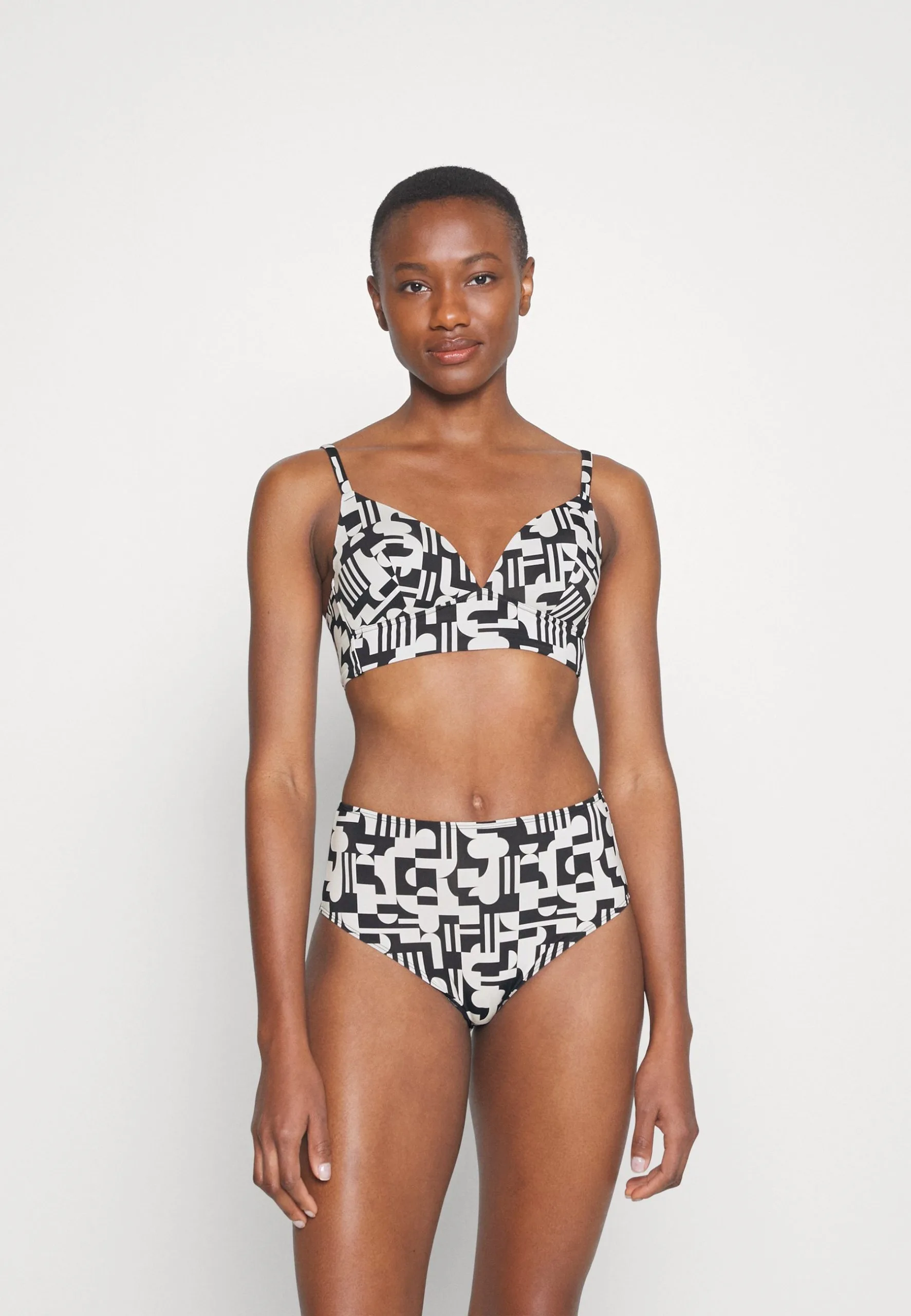 ESPRIT Modern Wireless- T-Skjorte-Bh - Black 4 ESPRIT Modern Wireless- T-Skjorte-Bh - Black - Bilde 2