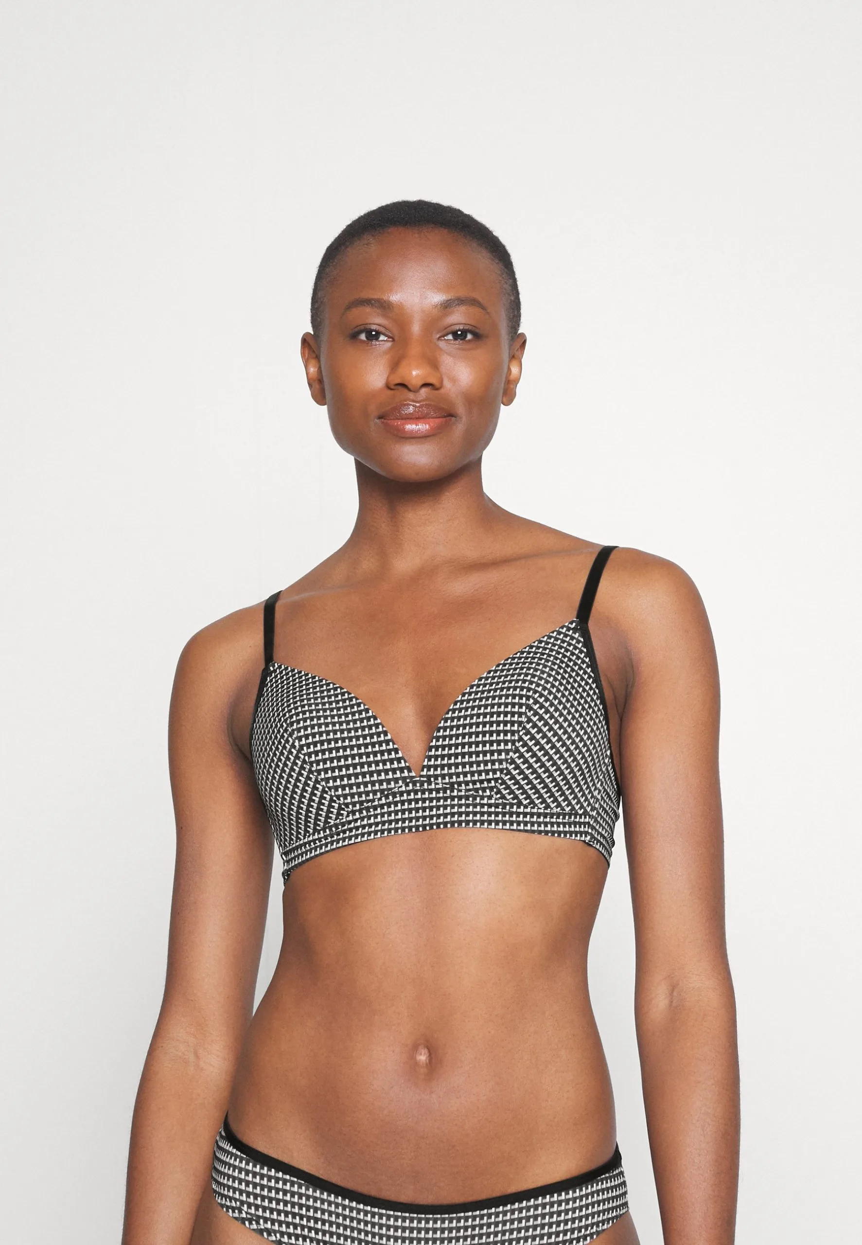 ESPRIT Minimal Print Par The Soft Fit Wireless Padded Aop - Triangel-Bh - Black 3 ESPRIT Minimal Print Par The Soft Fit Wireless Padded Aop - Triangel-Bh - Black