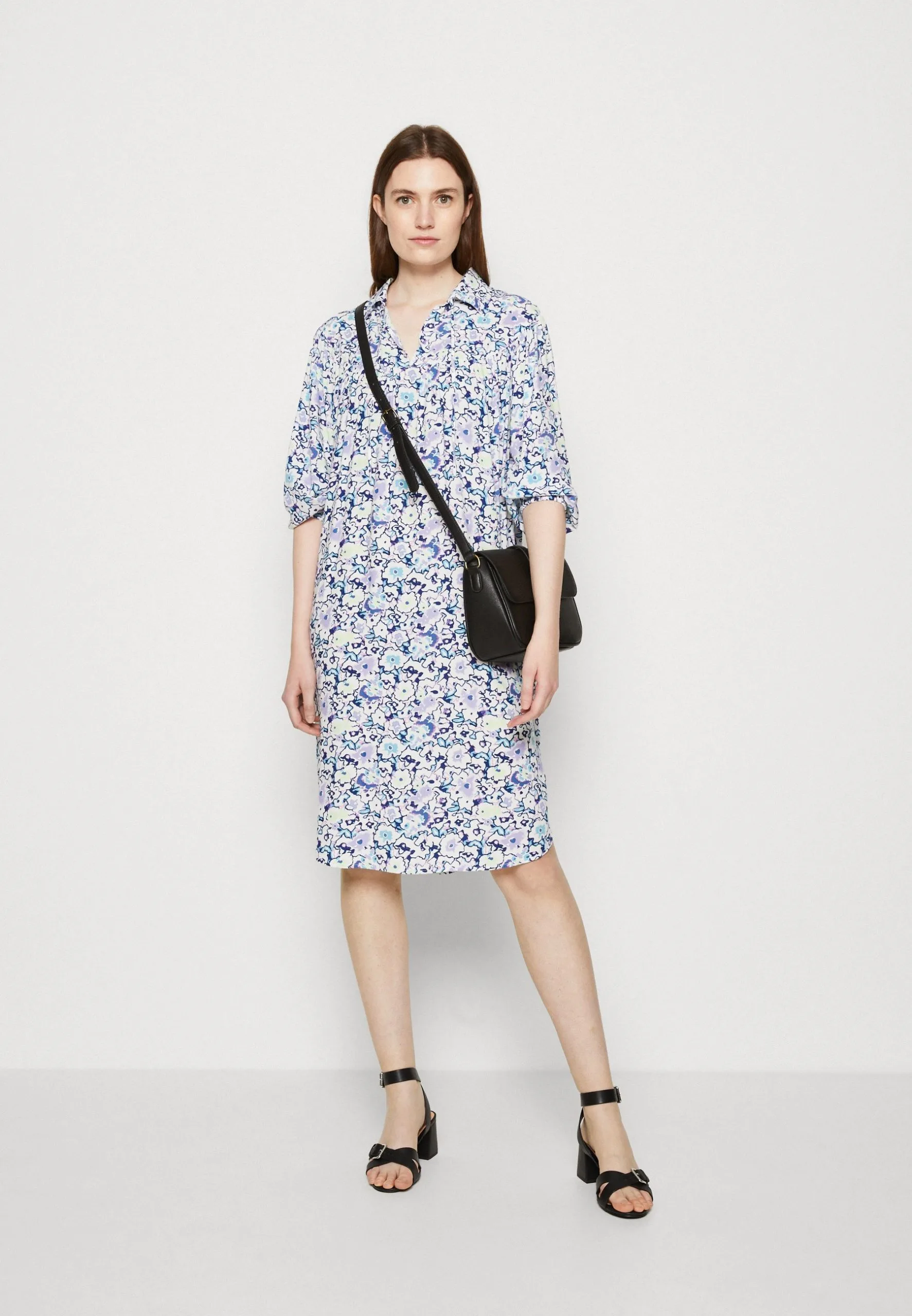 ESPRIT Dress Midi- Kjole - White 4 ESPRIT Dress Midi- Kjole - White - Bilde 2