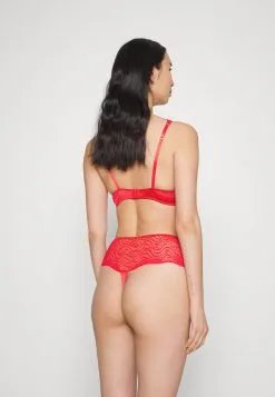 ESPRIT Moving The Classic Fit Classic Padded Bra - Bøyle-Bh - Red 9 ESPRIT Moving The Classic Fit Classic Padded Bra - Bøyle-Bh - Red -ESPRIT Butikk 971d11aa79f941c692d3e7859422937f