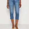 ESPRIT Capri - Jeansshorts - Blue Medium Wash