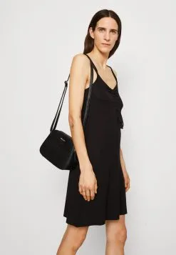 Edc By Esprit Cv Strap - Kjole - Black 11 Edc By Esprit Cv Strap - Kjole - Black -ESPRIT Butikk ceb7cad5f531474483067f5867fb53af