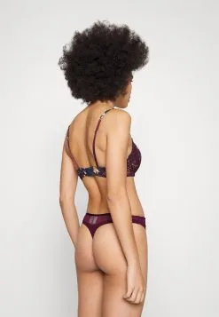 ESPRIT Shiny Micro - String - Bordeaux Red 9 ESPRIT Shiny Micro - String - Bordeaux Red -ESPRIT Butikk cf12889262ee401d938d2dc2552e2724