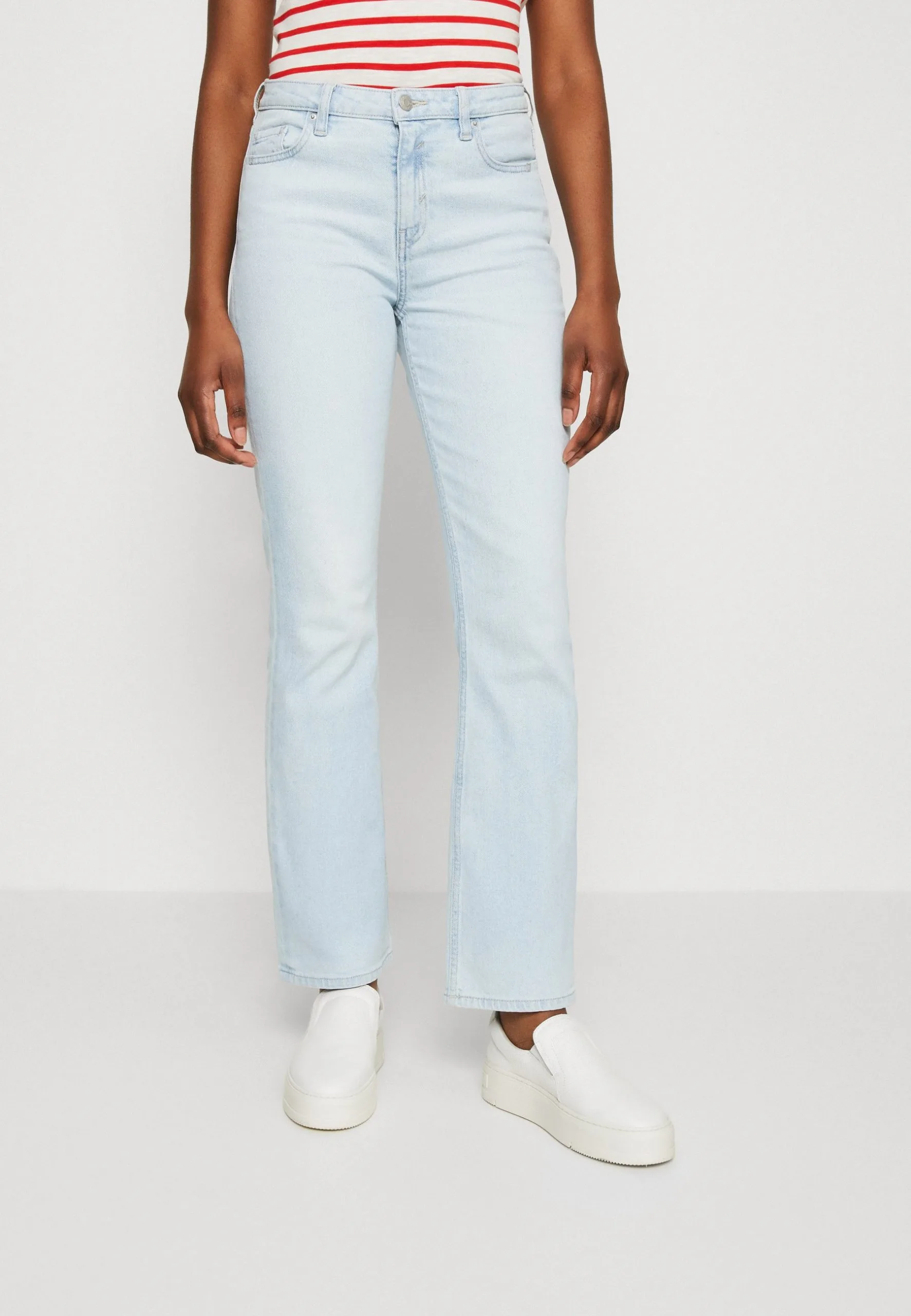 ESPRIT High Rise - Jeans Bootcut - Blue Bleached 3 ESPRIT High Rise - Jeans Bootcut - Blue Bleached