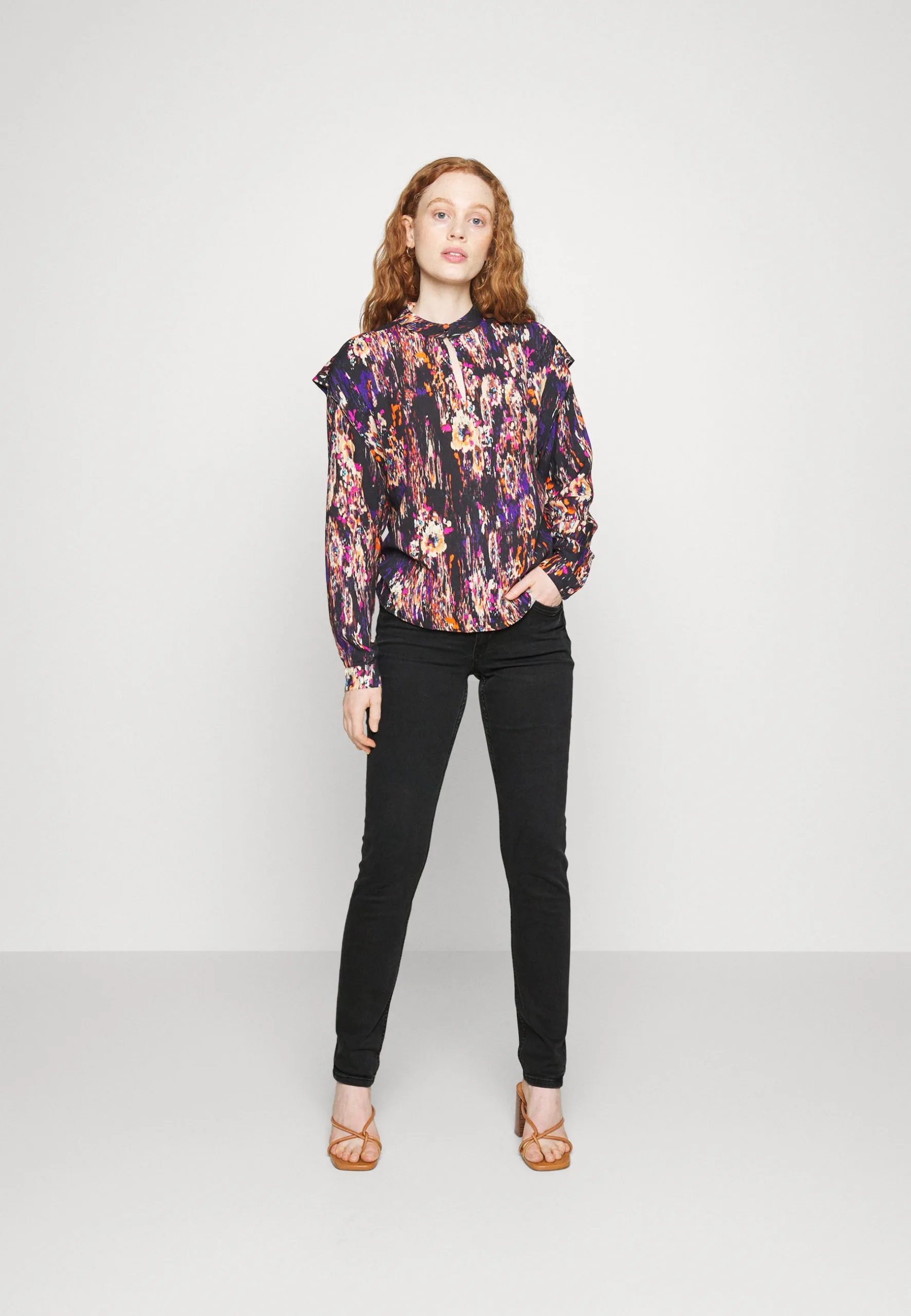 Edc By Esprit Medium Rise High Stretch - Jeans Slim Fit - Black Dark 4 Edc By Esprit Medium Rise High Stretch - Jeans Slim Fit - Black Dark - Bilde 2