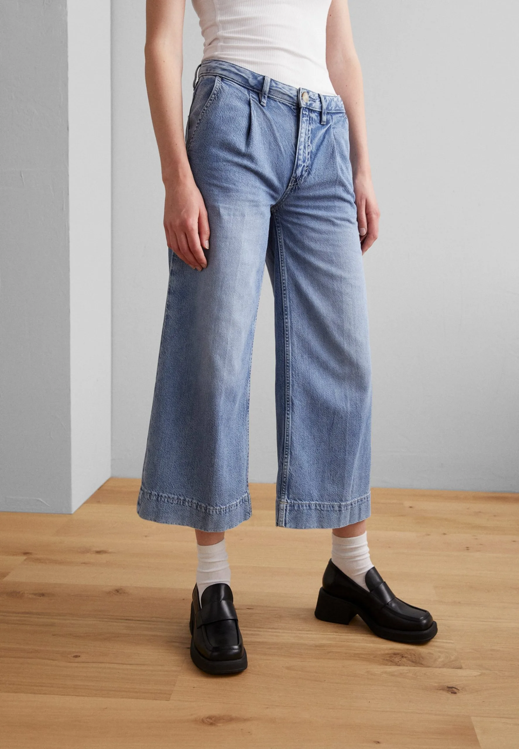 ESPRIT Clt Mr Culotte - Flared Jeans - Blue Light Wash 3 ESPRIT Clt Mr Culotte - Flared Jeans - Blue Light Wash